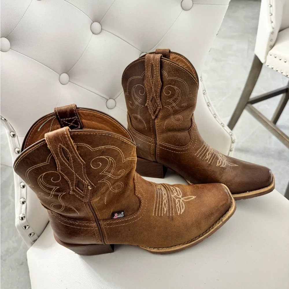 Justin Boots Brown Heeled Boots - Picture 1 of 4